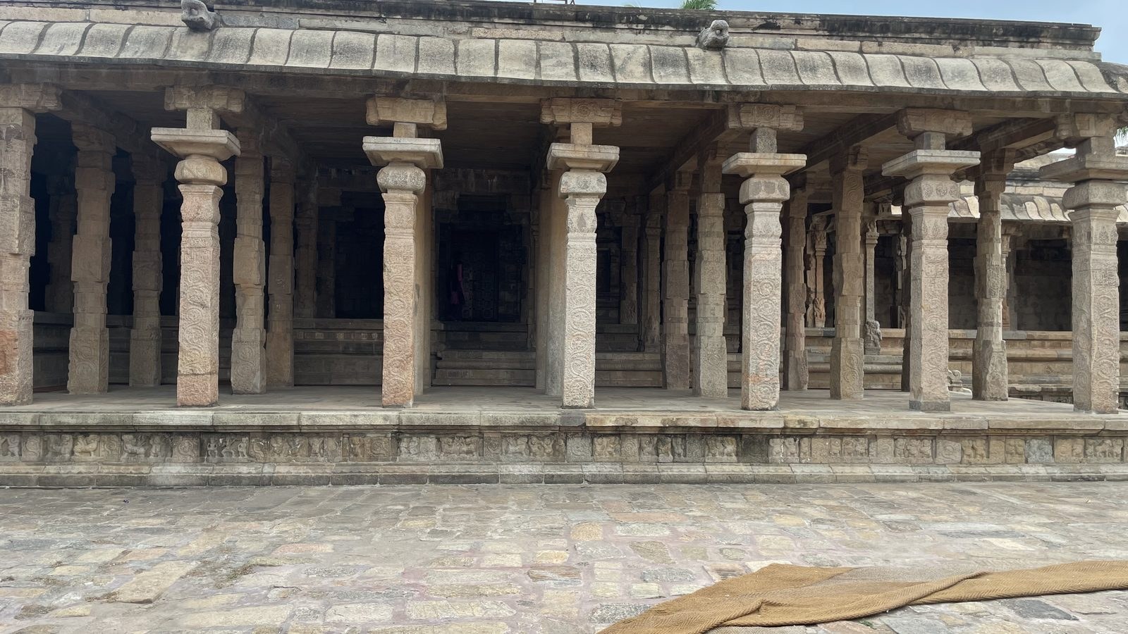 Temple colonnade, Tamil Nadu